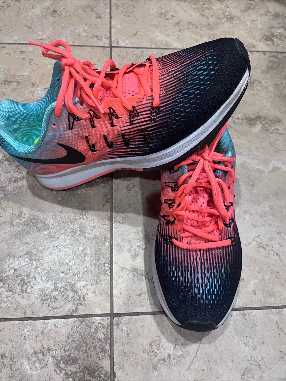 Nike Women's Coral/Neon Orange Black Gradient Running Sneakers with Aqua Collar